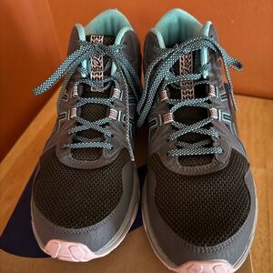 Asics Gel-Venture 8 MT in Graphite Grey and Ice Mint